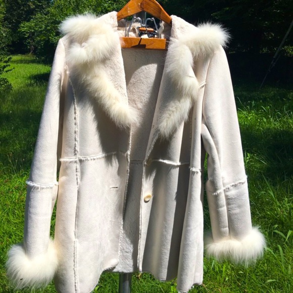 Stunning Creamy coat with real fur trimming!